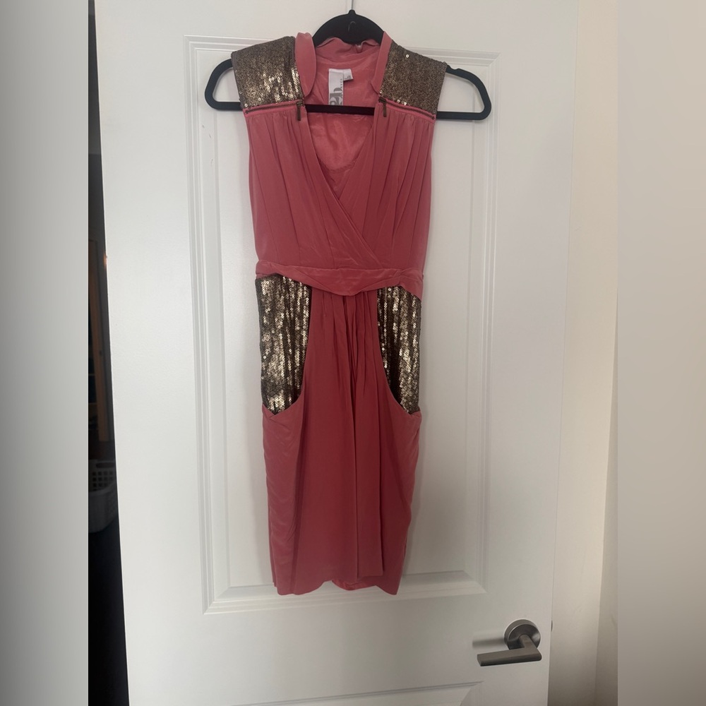 2B Rych woman’s Pink and Gold Women's Dress with zipper details Sz 0 silk